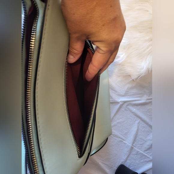 Carlo G Light Green Crossbody Bag with Gold Accents - Picture 4 of 6